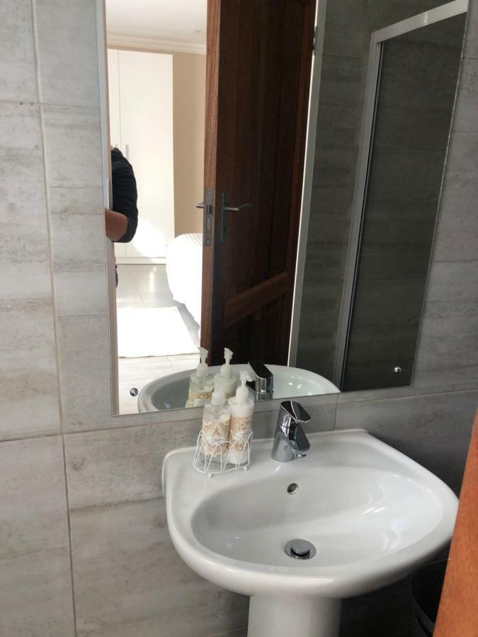 8 On Acacia Guesthouse Bedfordview Eksteriør billede