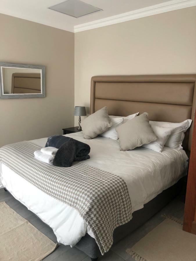 8 On Acacia Guesthouse Bedfordview Eksteriør billede