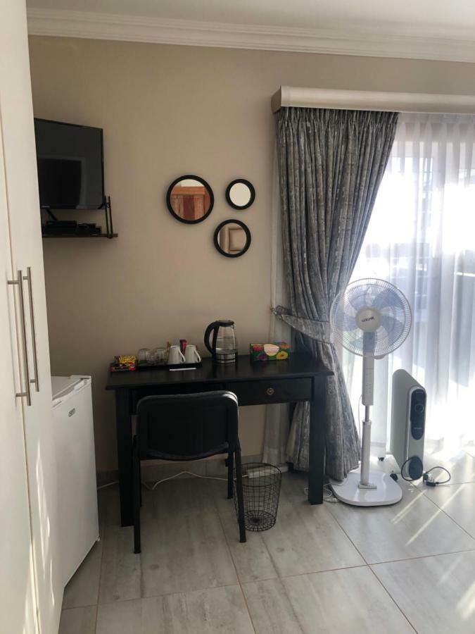 8 On Acacia Guesthouse Bedfordview Eksteriør billede