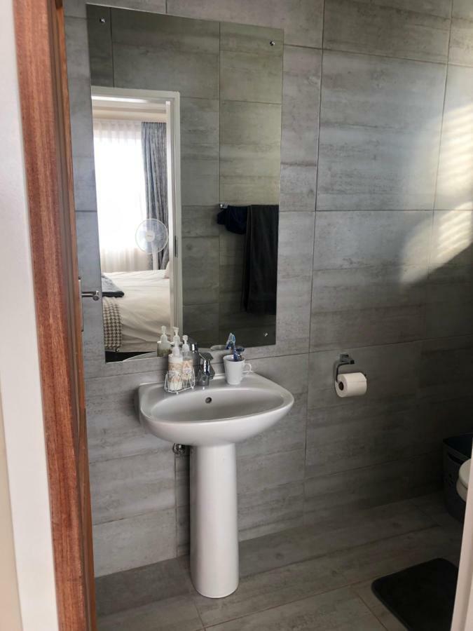 8 On Acacia Guesthouse Bedfordview Eksteriør billede
