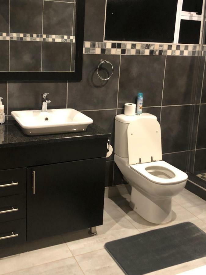 8 On Acacia Guesthouse Bedfordview Eksteriør billede